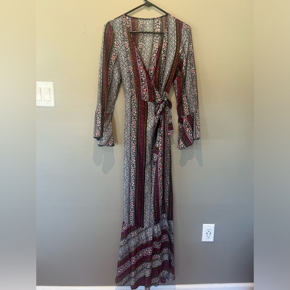 Bohemian floor length bell sleeved wrap dress - Picture 8 of 11
